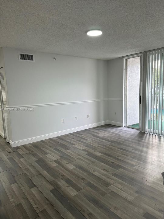 出租: $1,850 (1 贝兹, 1 浴室, 742 平方英尺)