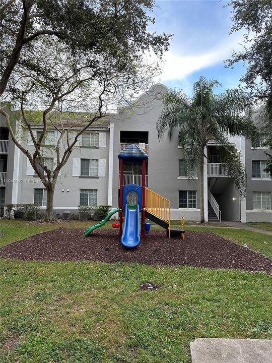 出租: $1,850 (1 贝兹, 1 浴室, 742 平方英尺)