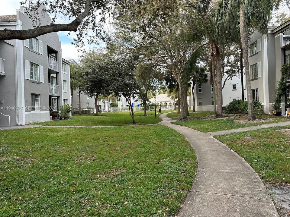 出租: $1,850 (1 贝兹, 1 浴室, 742 平方英尺)