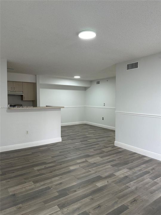 出租: $1,850 (1 贝兹, 1 浴室, 742 平方英尺)