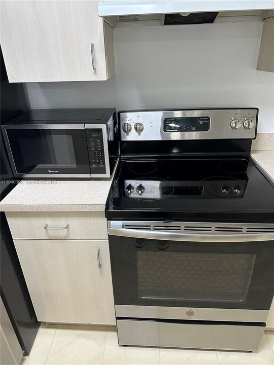 出租: $1,850 (1 贝兹, 1 浴室, 742 平方英尺)