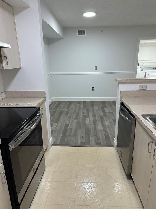 出租: $1,850 (1 贝兹, 1 浴室, 742 平方英尺)