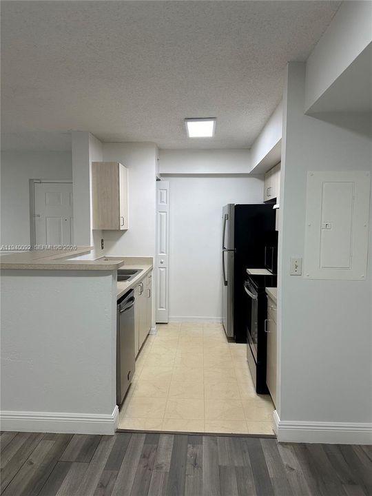 出租: $1,850 (1 贝兹, 1 浴室, 742 平方英尺)