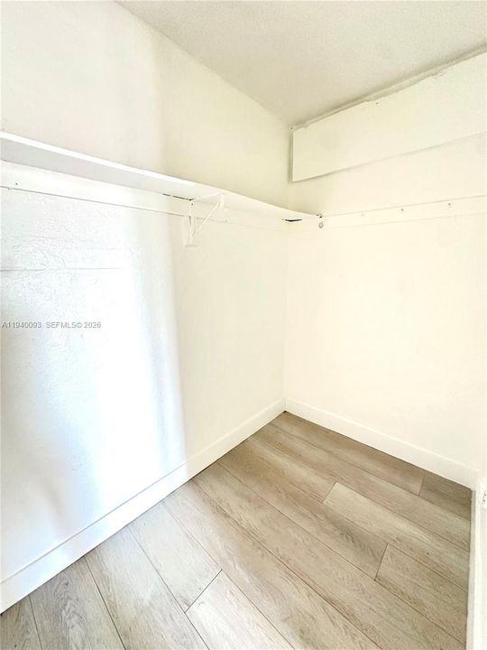 For Rent: $1,500 (1 beds, 1 baths, 420 Square Feet)