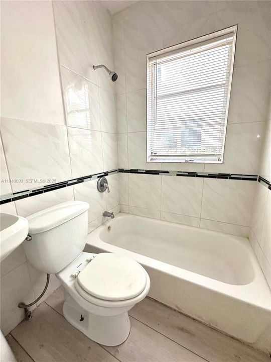 For Rent: $1,500 (1 beds, 1 baths, 420 Square Feet)