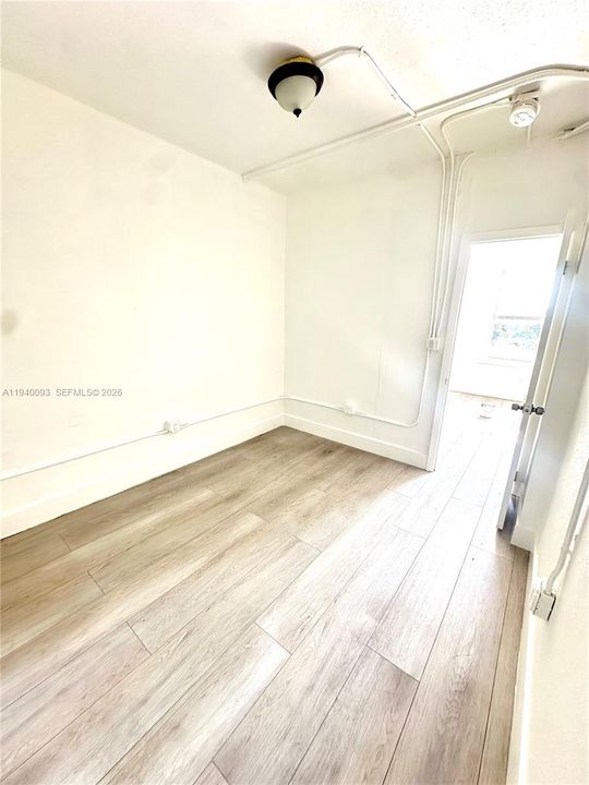 For Rent: $1,500 (1 beds, 1 baths, 420 Square Feet)
