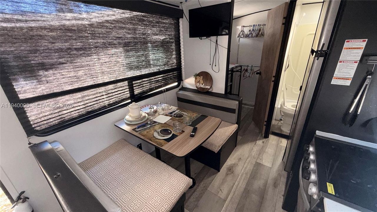 For Rent: $990 (1 beds, 1 baths, 400 Square Feet)