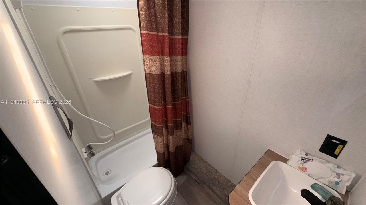 For Rent: $990 (1 beds, 1 baths, 400 Square Feet)