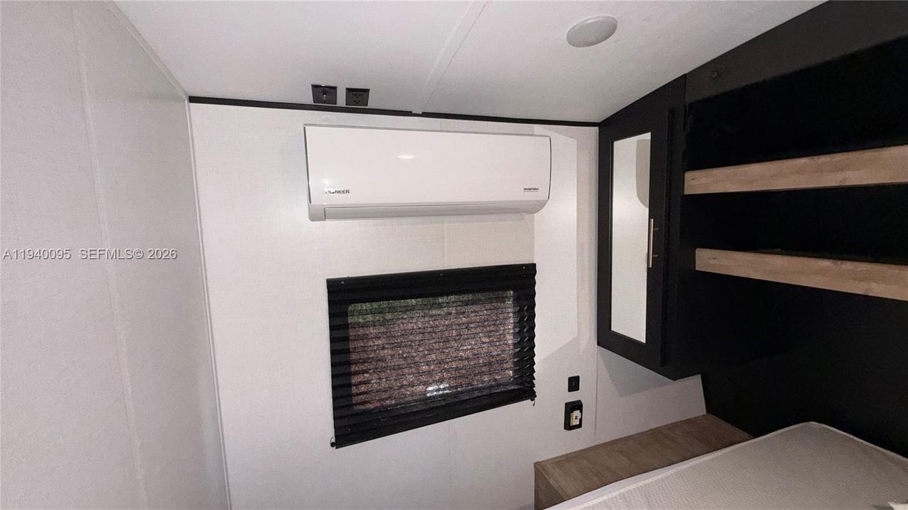 For Rent: $990 (1 beds, 1 baths, 400 Square Feet)