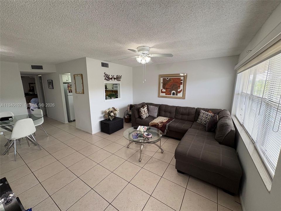 For Sale: $84,900 (1 beds, 1 baths, 590 Square Feet)