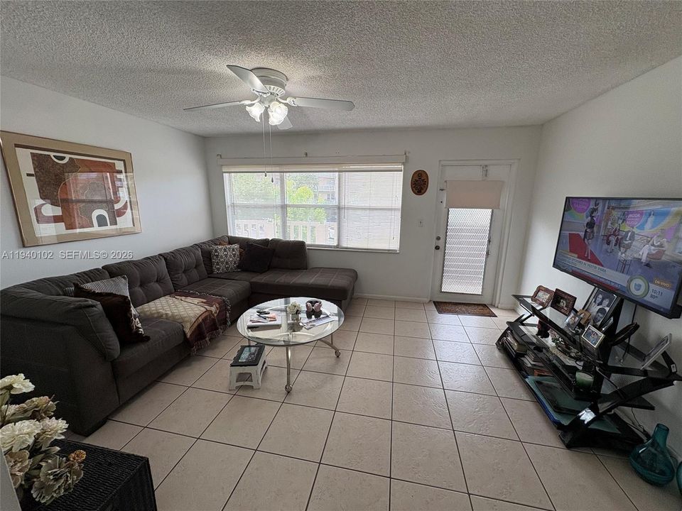 For Sale: $84,900 (1 beds, 1 baths, 590 Square Feet)