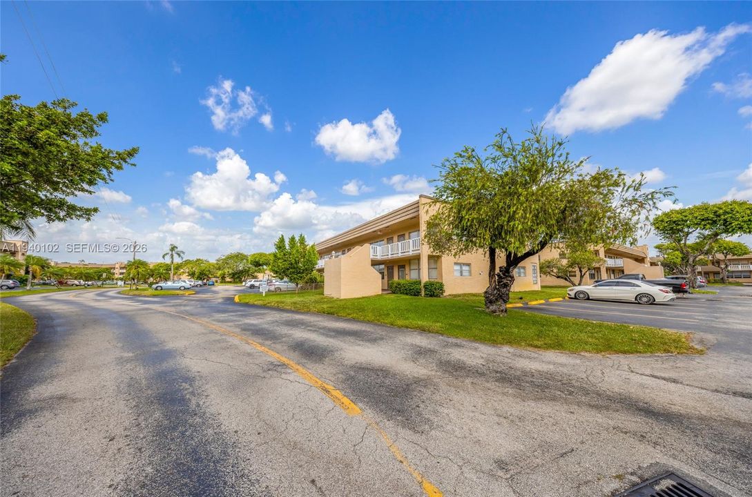 For Sale: $84,900 (1 beds, 1 baths, 590 Square Feet)