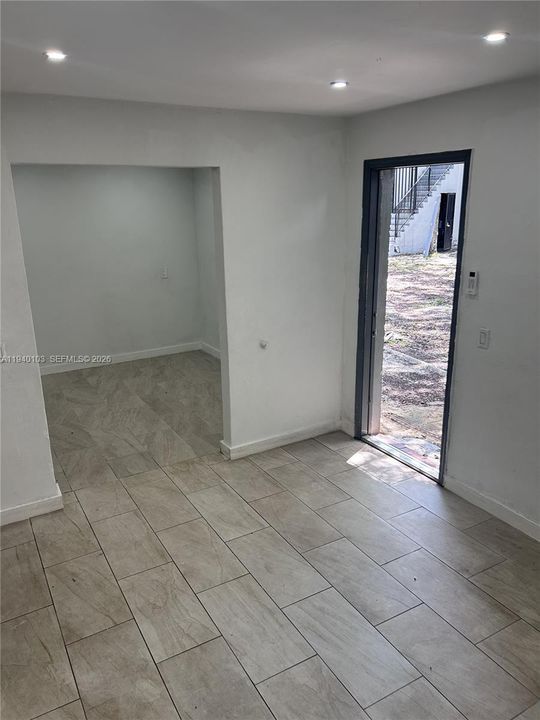 For Rent: $1,450 (1 beds, 1 baths, 800 Square Feet)