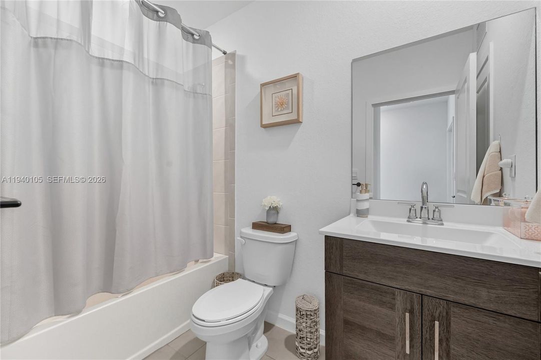 出租: $3,100 (3 贝兹, 2 浴室, 1628 平方英尺)