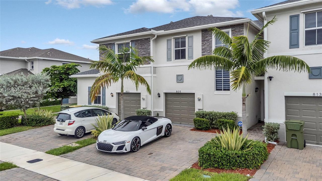 出租: $3,100 (3 贝兹, 2 浴室, 1628 平方英尺)