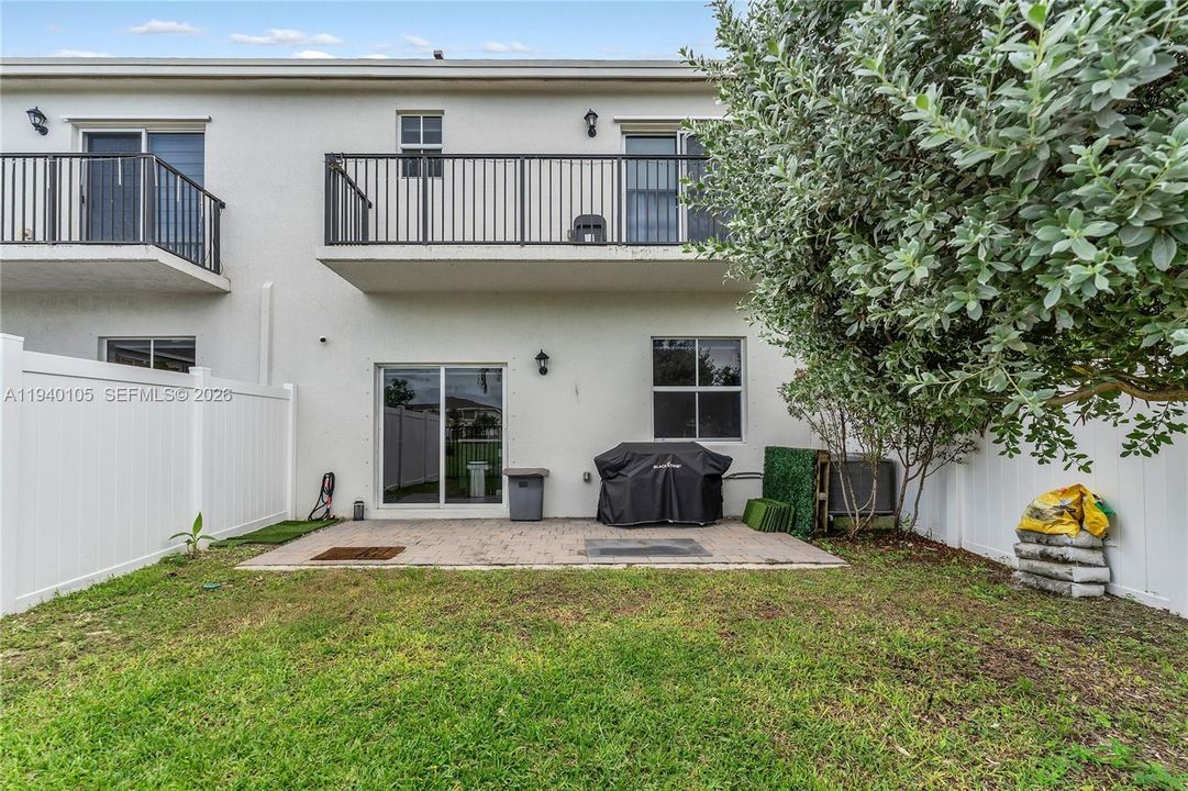 出租: $3,100 (3 贝兹, 2 浴室, 1628 平方英尺)