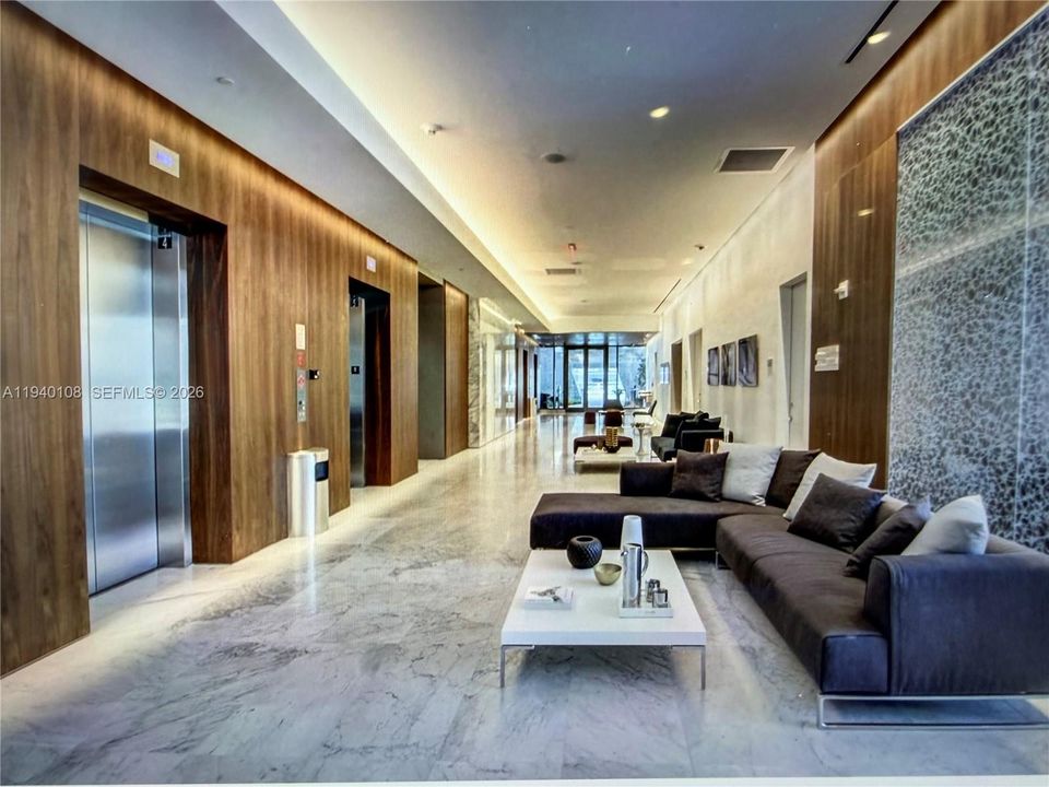 For Rent: $4,750 (1 beds, 1 baths, 976 Square Feet)