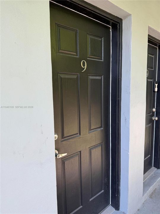 For Rent: $1,700 (1 beds, 1 baths, 700 Square Feet)