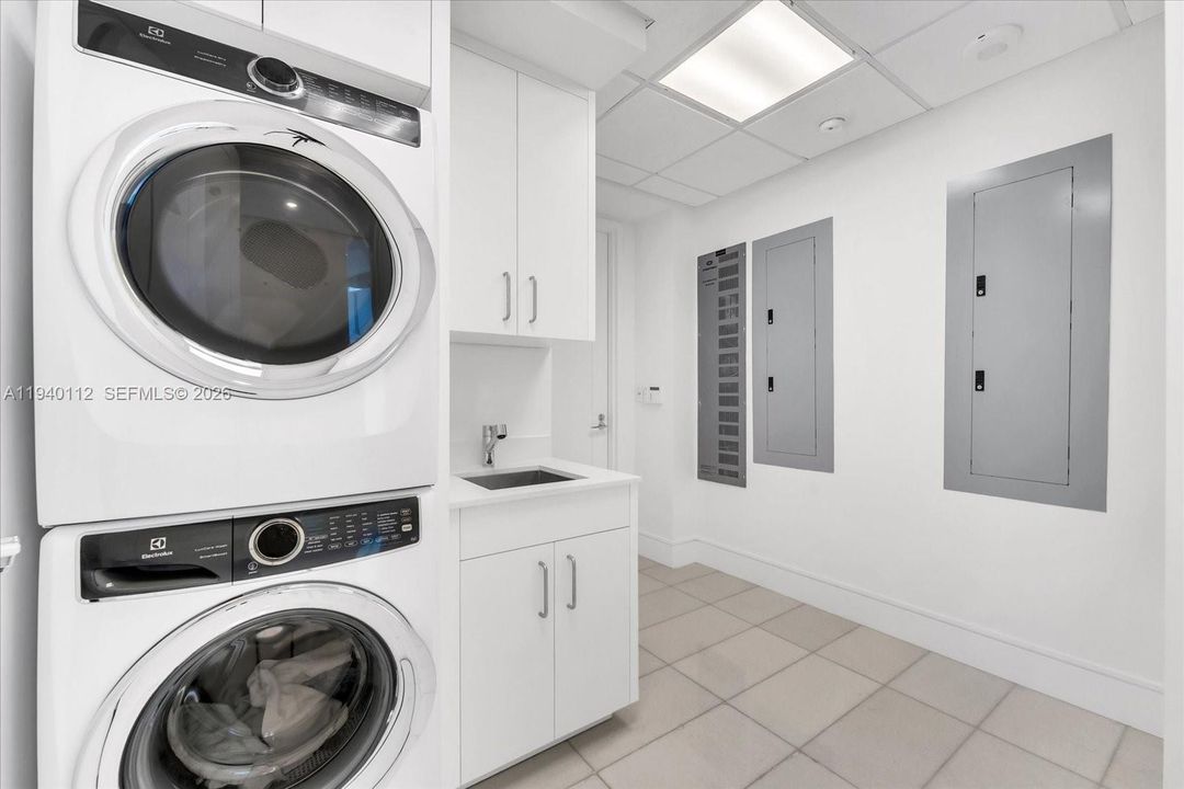 For Sale: $10,600,000 (4 beds, 5 baths, 3854 Square Feet)