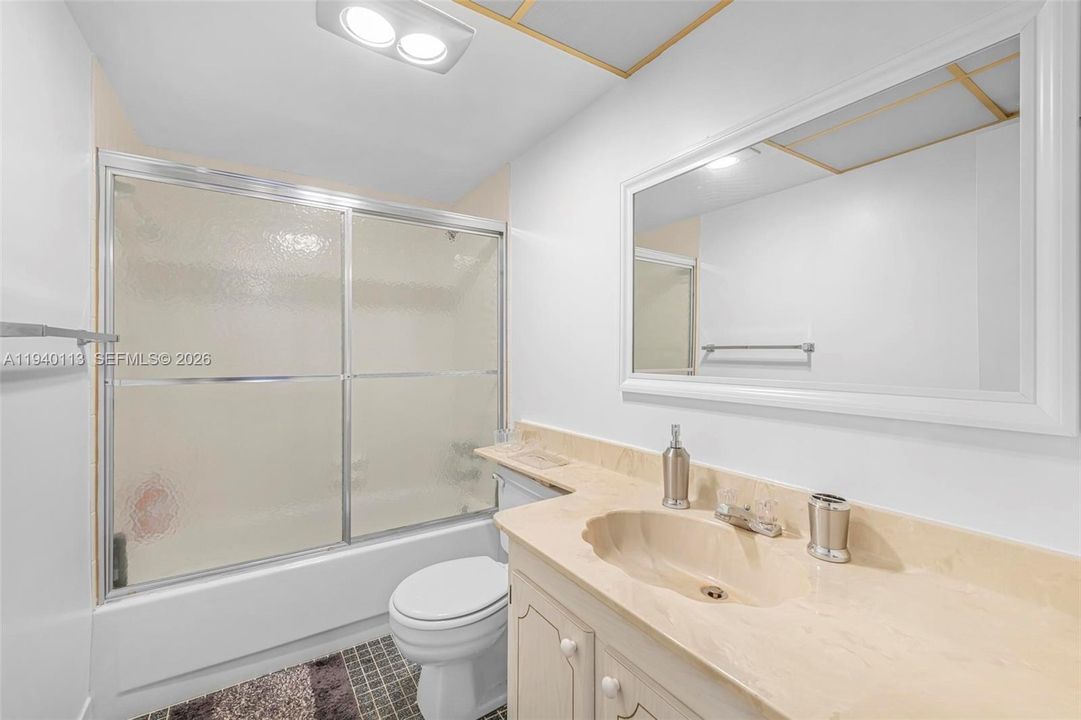 待售: $235,000 (2 贝兹, 2 浴室, 1092 平方英尺)