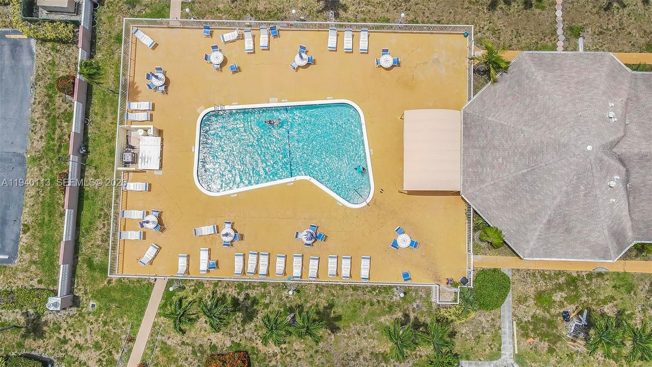 待售: $235,000 (2 贝兹, 2 浴室, 1092 平方英尺)