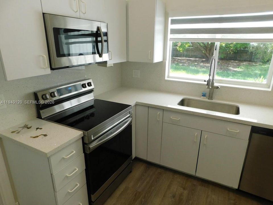 出租: $4,200 (4 贝兹, 2 浴室, 2583 平方英尺)