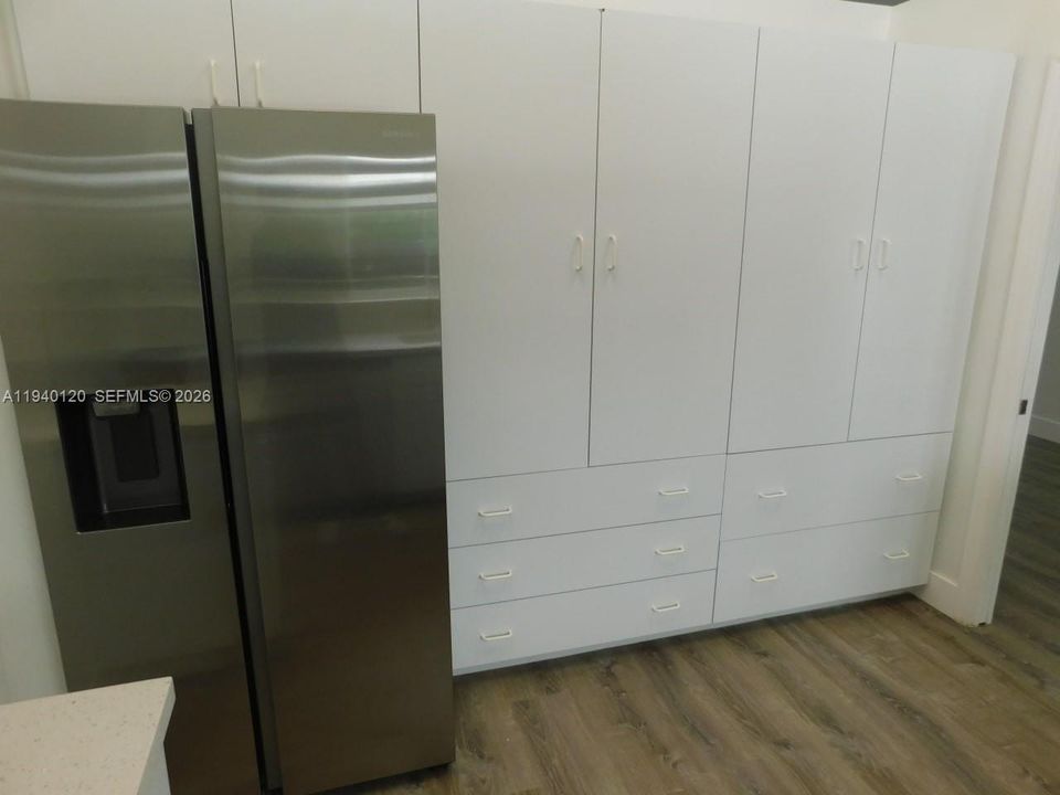 出租: $4,200 (4 贝兹, 2 浴室, 2583 平方英尺)