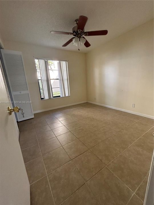 В аренду: $2,200 (2 спален, 2 ванн, 1015 Квадратных фут)