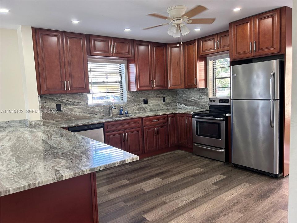 В аренду: $2,200 (2 спален, 2 ванн, 1015 Квадратных фут)