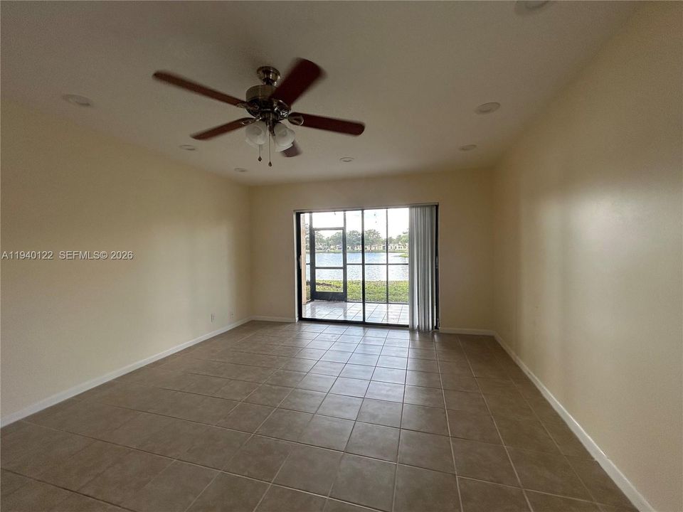 В аренду: $2,200 (2 спален, 2 ванн, 1015 Квадратных фут)