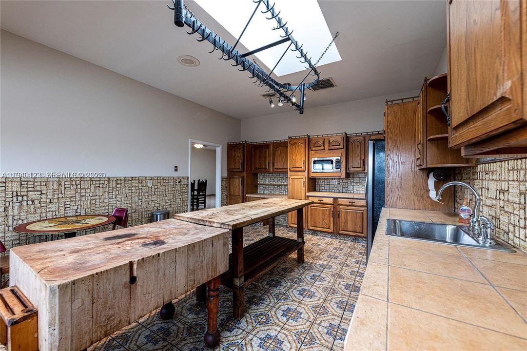 В аренду: $5,000 (3 спален, 2 ванн, 44156 Квадратных фут)