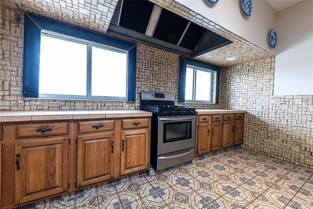 В аренду: $5,000 (3 спален, 2 ванн, 44156 Квадратных фут)