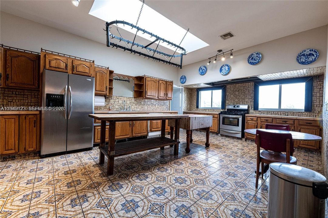 В аренду: $5,000 (3 спален, 2 ванн, 44156 Квадратных фут)