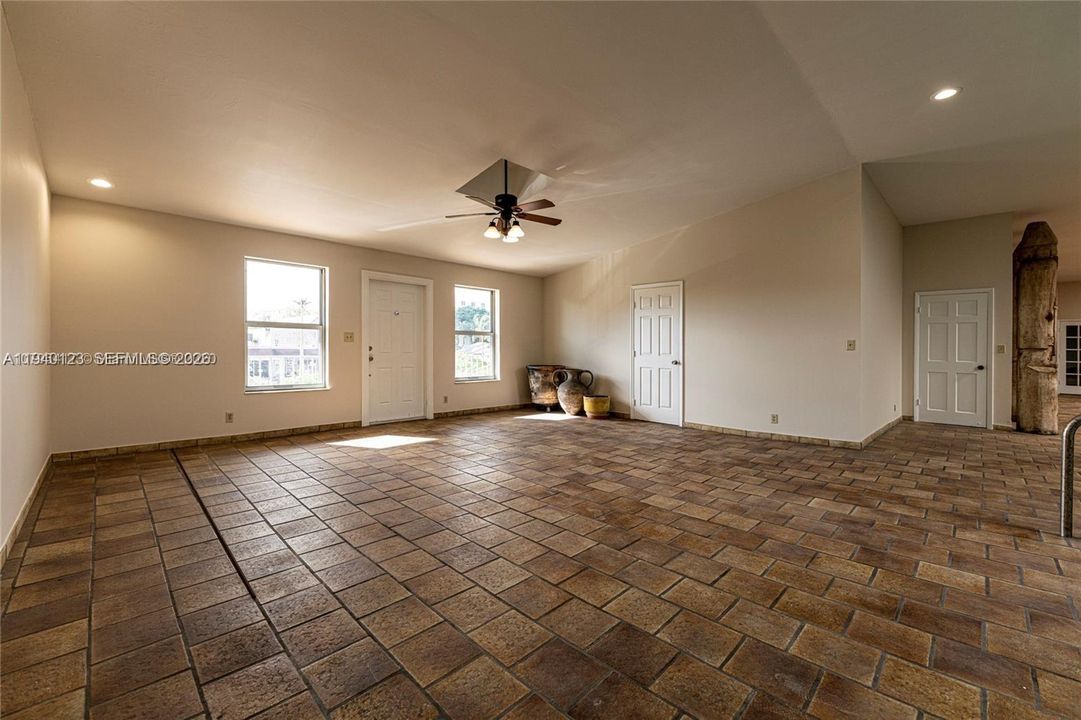 В аренду: $5,000 (3 спален, 2 ванн, 44156 Квадратных фут)