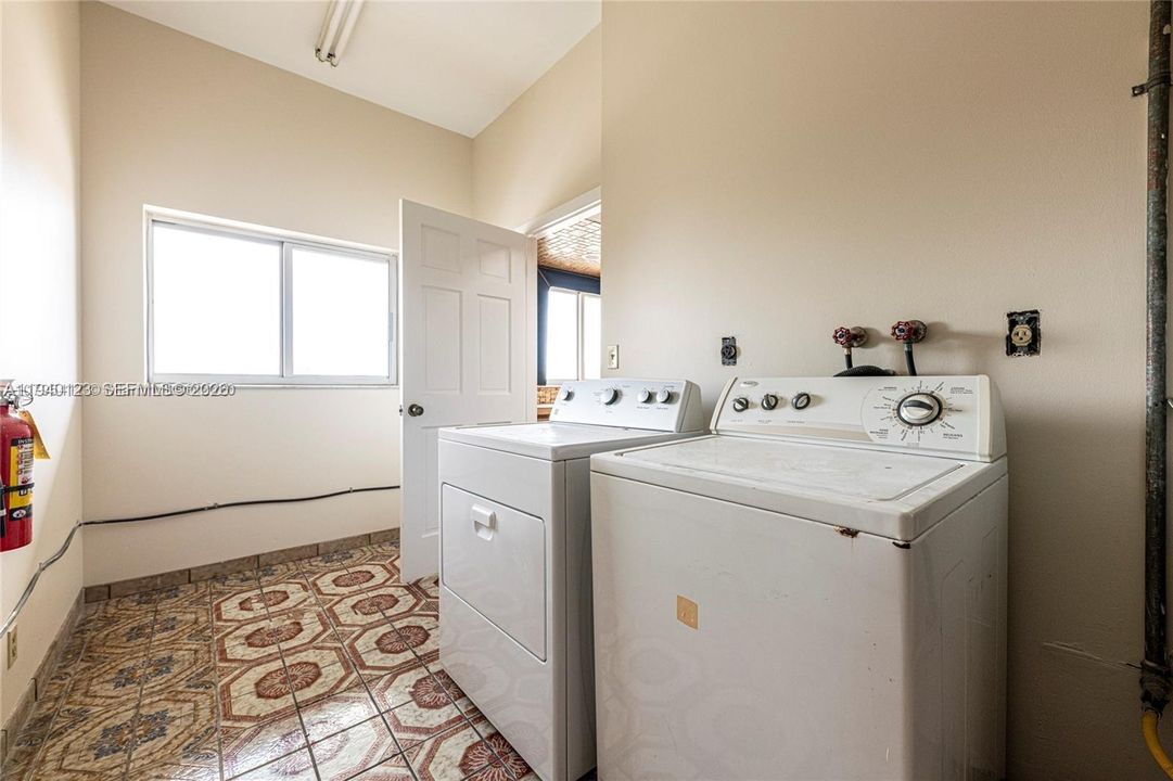 В аренду: $5,000 (3 спален, 2 ванн, 44156 Квадратных фут)