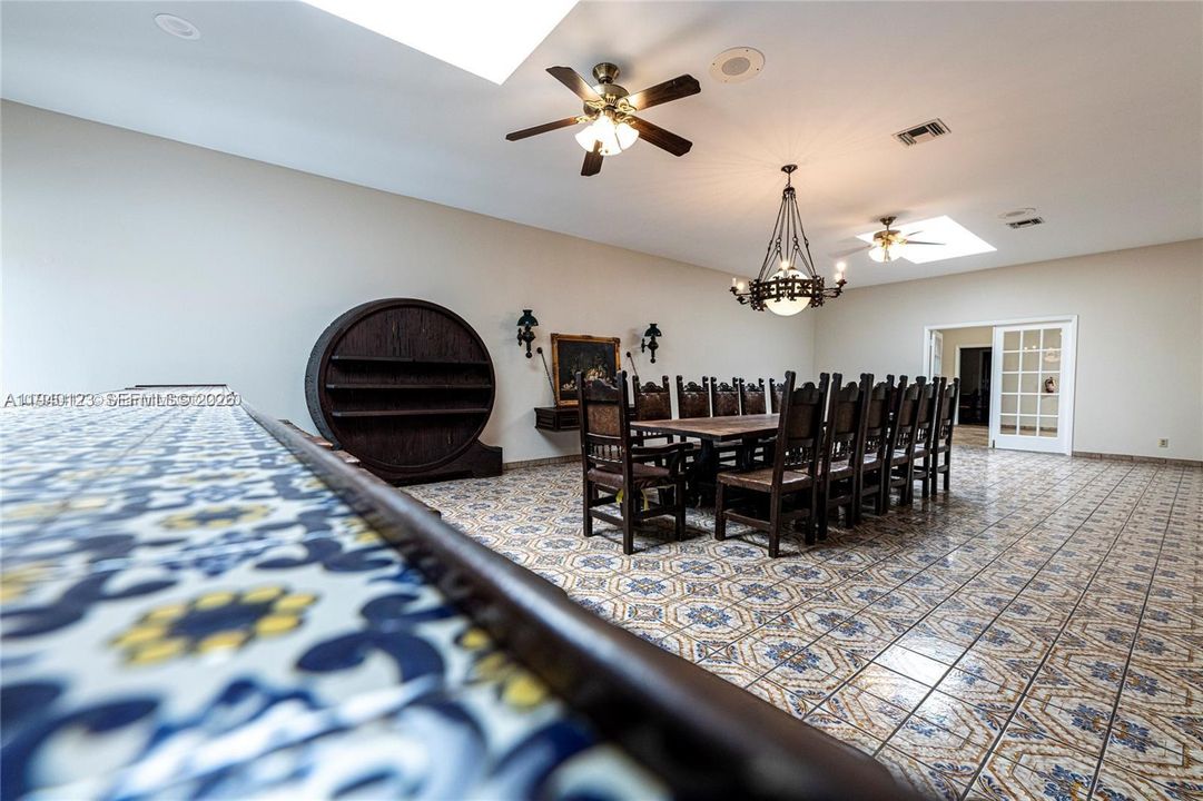 В аренду: $5,000 (3 спален, 2 ванн, 44156 Квадратных фут)