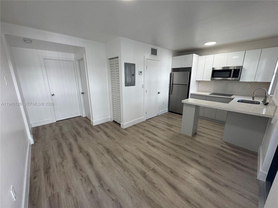 出租: $1,600 (1 贝兹, 1 浴室, 1000 平方英尺)