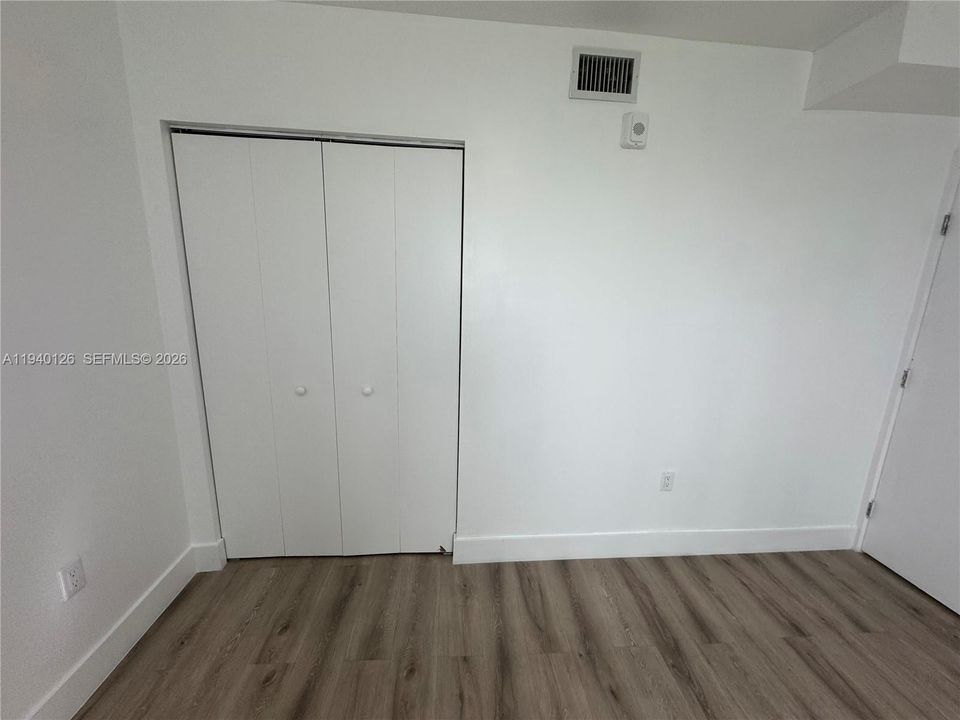 出租: $1,600 (1 贝兹, 1 浴室, 1000 平方英尺)