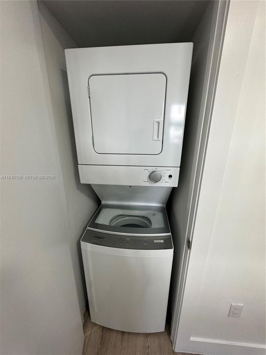 出租: $1,600 (1 贝兹, 1 浴室, 1000 平方英尺)