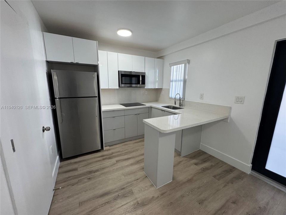 出租: $1,600 (1 贝兹, 1 浴室, 1000 平方英尺)