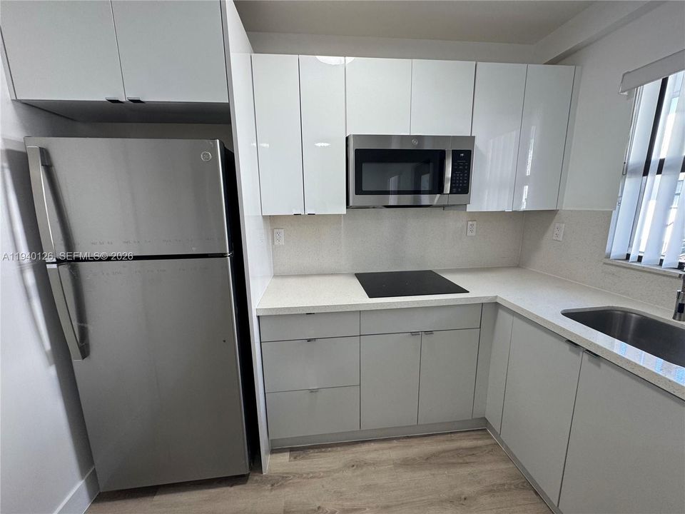 出租: $1,600 (1 贝兹, 1 浴室, 1000 平方英尺)