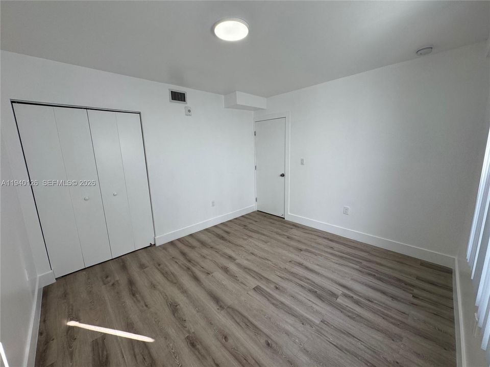 出租: $1,600 (1 贝兹, 1 浴室, 1000 平方英尺)