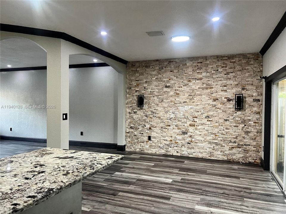 出租: $3,000 (3 贝兹, 2 浴室, 1462 平方英尺)