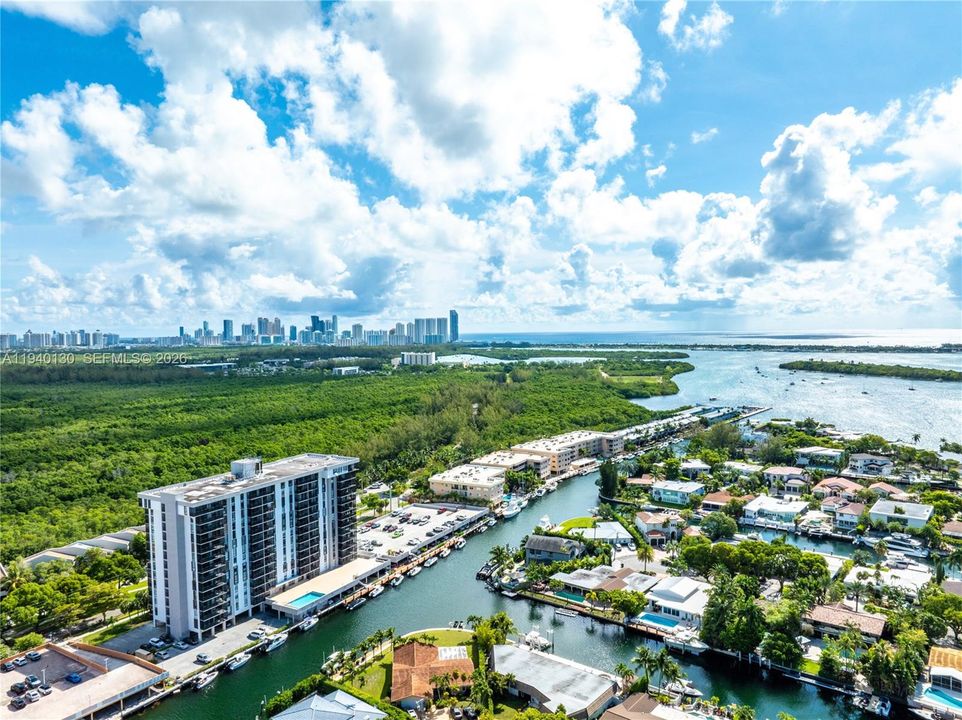 For Rent: $2,500 (2 beds, 2 baths, 996 Square Feet)