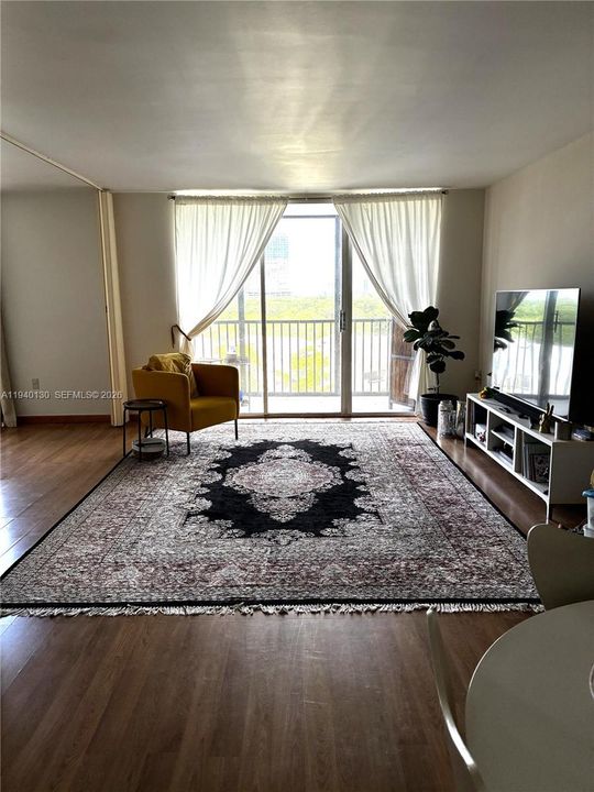 For Rent: $2,500 (2 beds, 2 baths, 996 Square Feet)