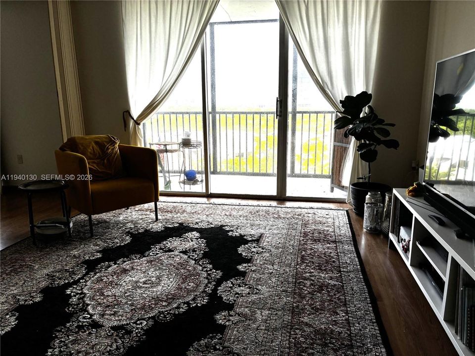 For Rent: $2,500 (2 beds, 2 baths, 996 Square Feet)