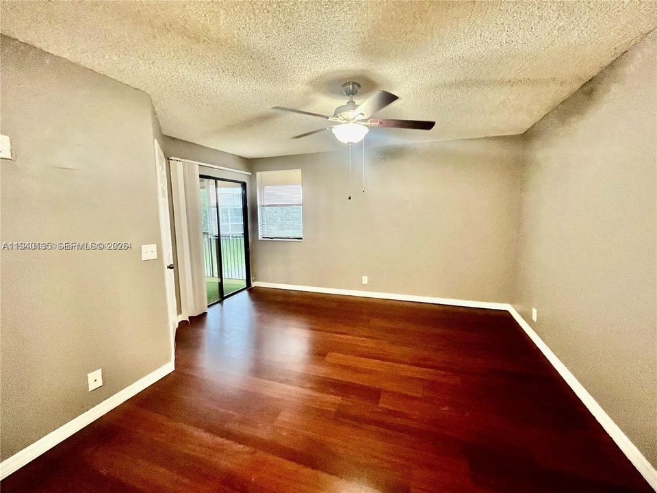 For Rent: $1,950 (2 beds, 2 baths, 889 Square Feet)