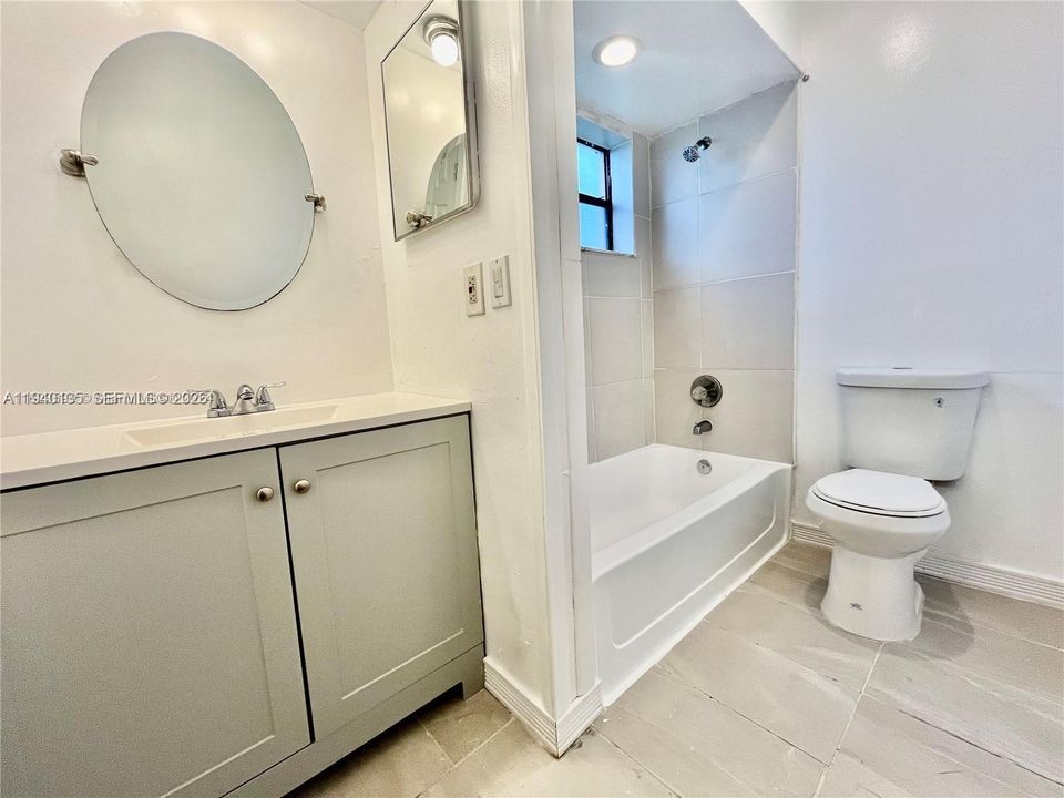 For Rent: $1,950 (2 beds, 2 baths, 889 Square Feet)