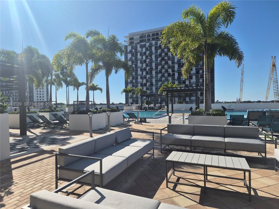 В аренду: $2,700 (1 спален, 1 ванн, 661 Квадратных фут)