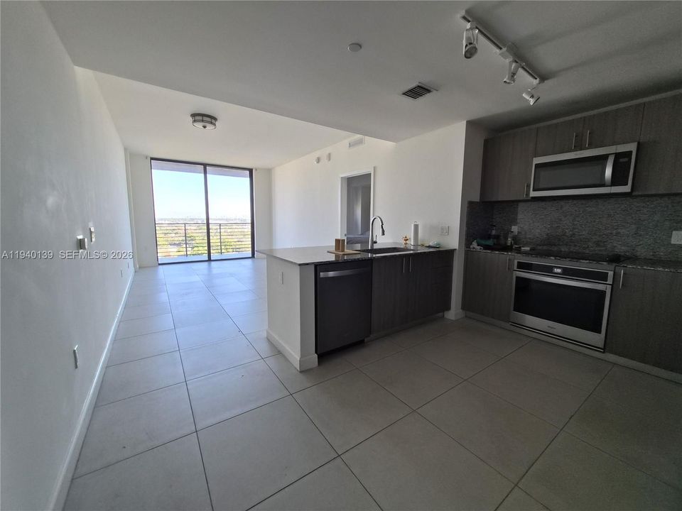 В аренду: $2,700 (1 спален, 1 ванн, 661 Квадратных фут)